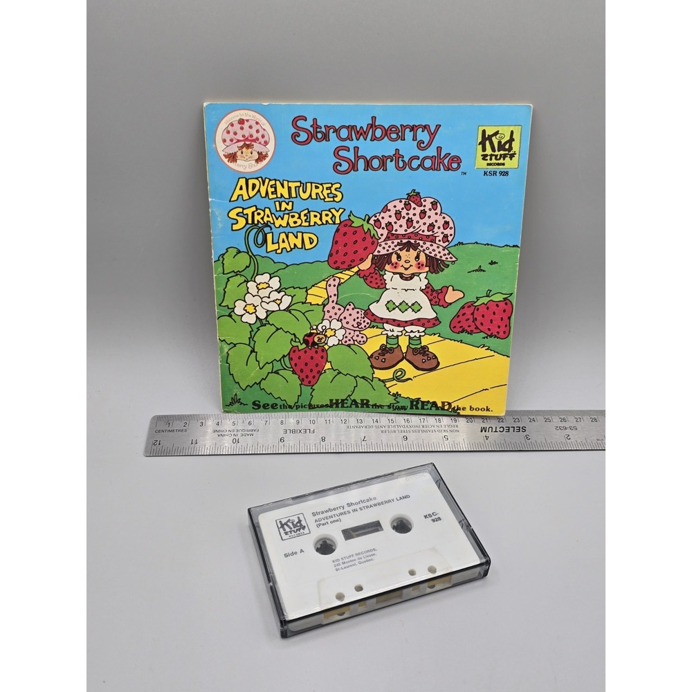 Vintage STRAWBERRY SHORTCAKE ADVENTURES IN STRAWBERRY LAND 1980 Book & Tape